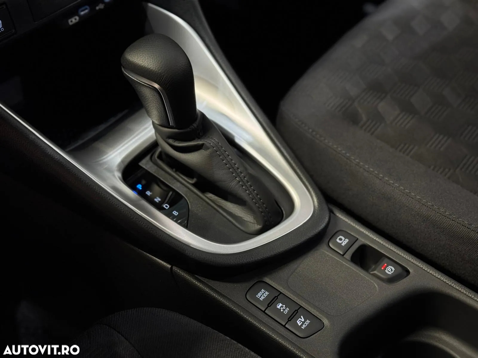 Toyota Yaris 1.5 VVT-i HSD Active - 13