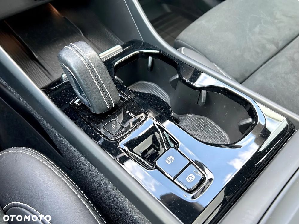 Volvo XC 40 T5 AWD R-Design - 24