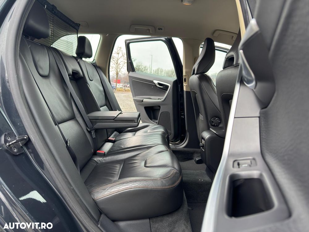 Volvo XC 60 D5 AWD Aut. Momentum - 29