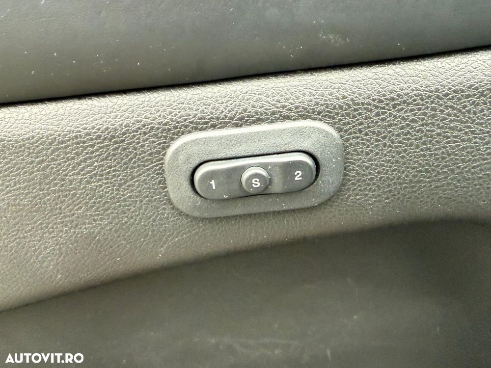 Jeep Grand Cherokee - 30