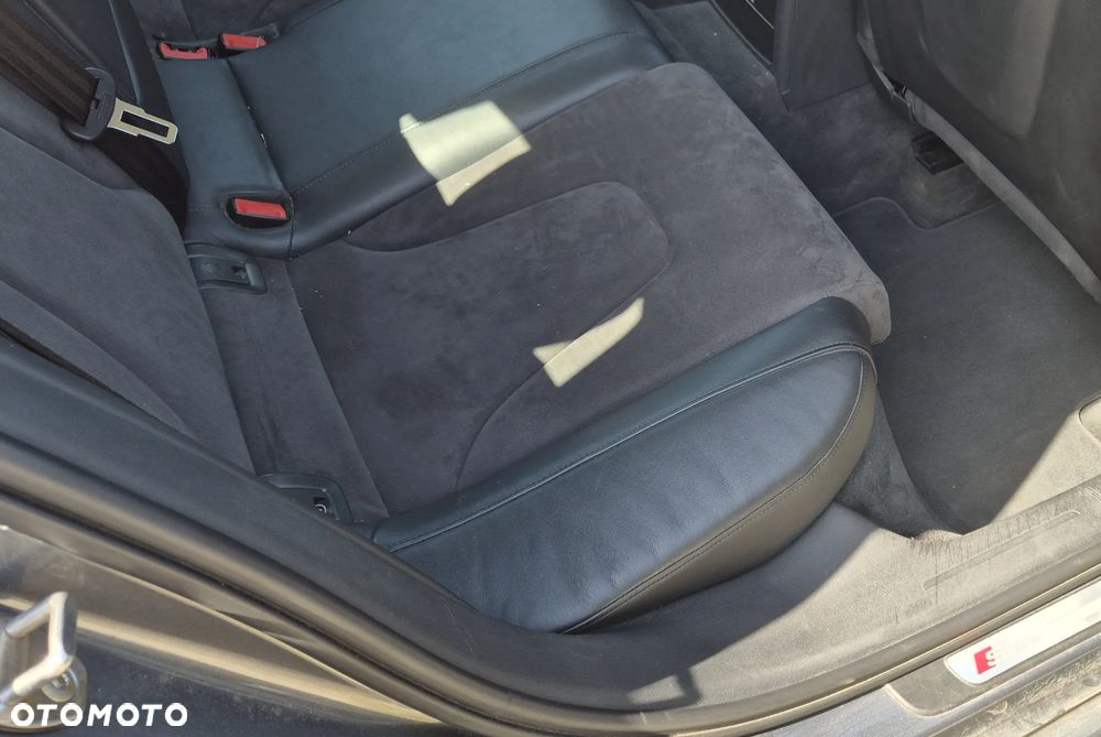 Audi A4 Limousine - 14