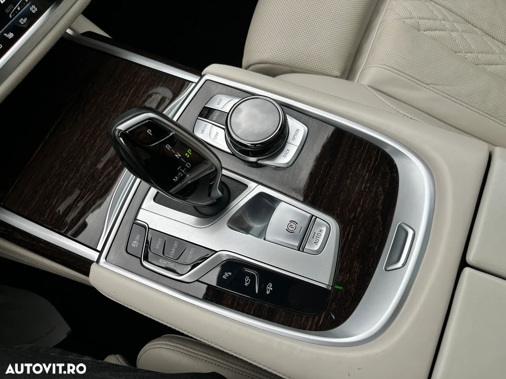 BMW Seria 7 750i xDrive - 28
