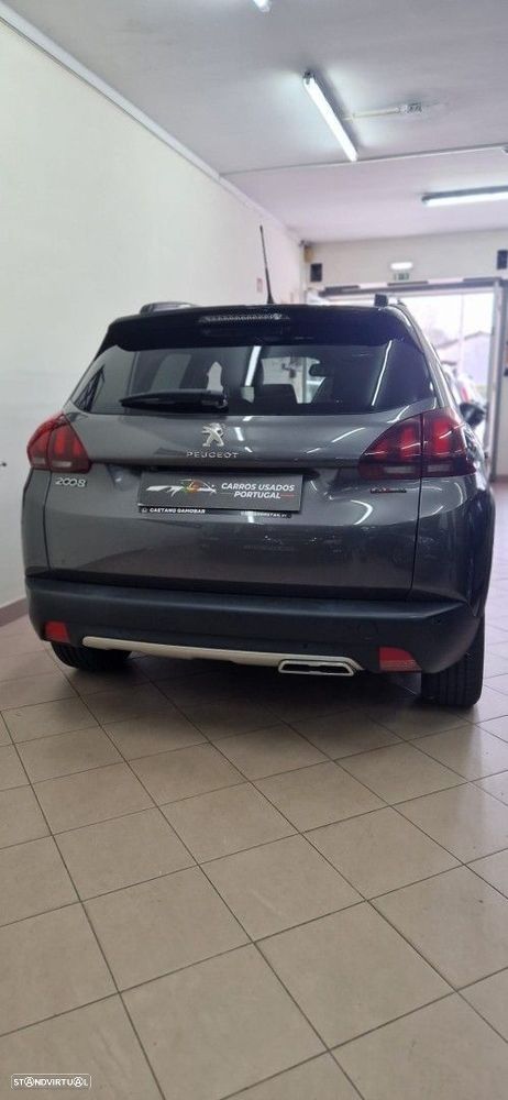 Peugeot 2008 1.2 PureTech GT Line - 4