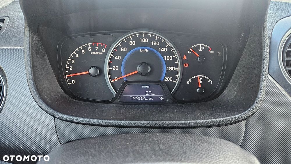Hyundai i10 1.0 - 8