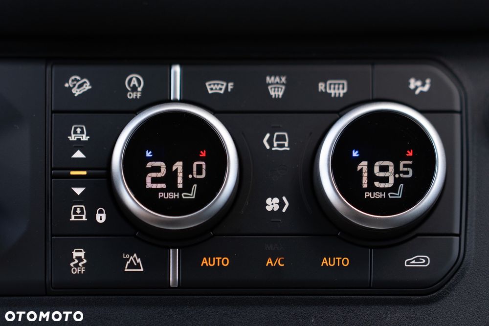 Land Rover Defender 3.0 D300 mHEV X-Dynamic HSE - 19
