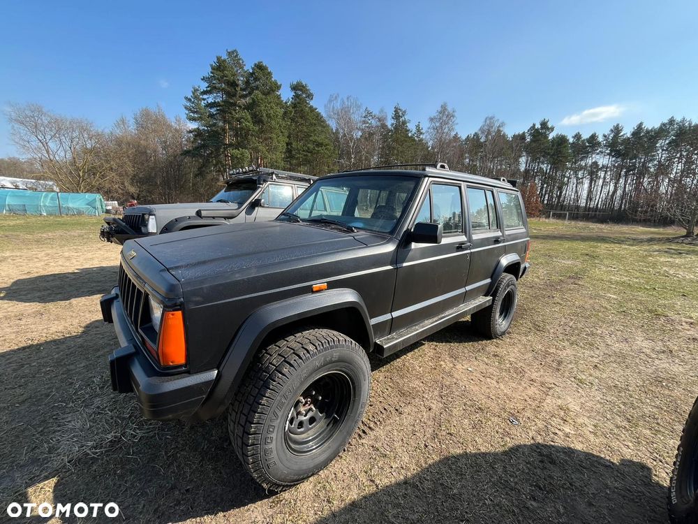 Jeep Cherokee - 1