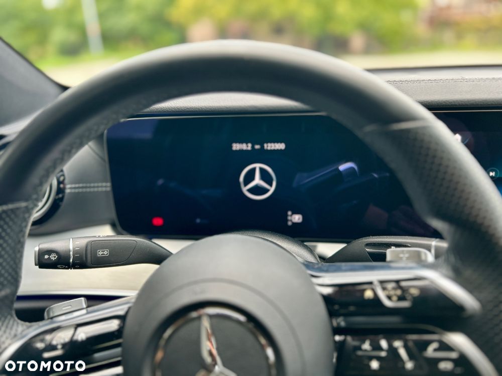 Mercedes-Benz Klasa E 220 d T 9G-TRONIC AMG Line - 24