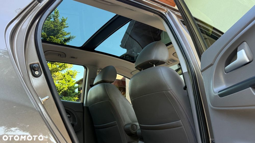 Kia Venga 1.6 CVVT Platinum Edition - 8