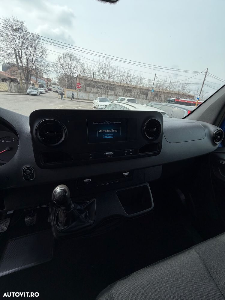 Mercedes-Benz Sprinter - 12