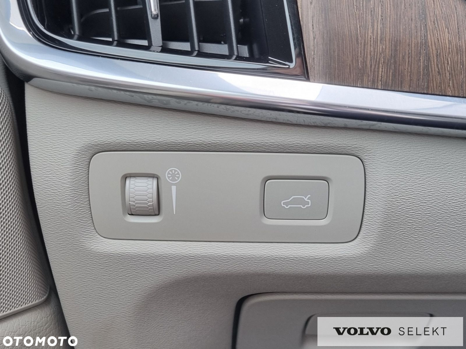 Volvo V90 Cross Country - 34