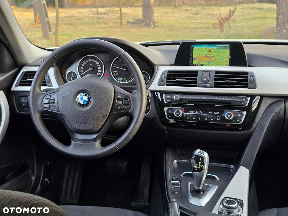 BMW Seria 3 320d Sport Line - 25