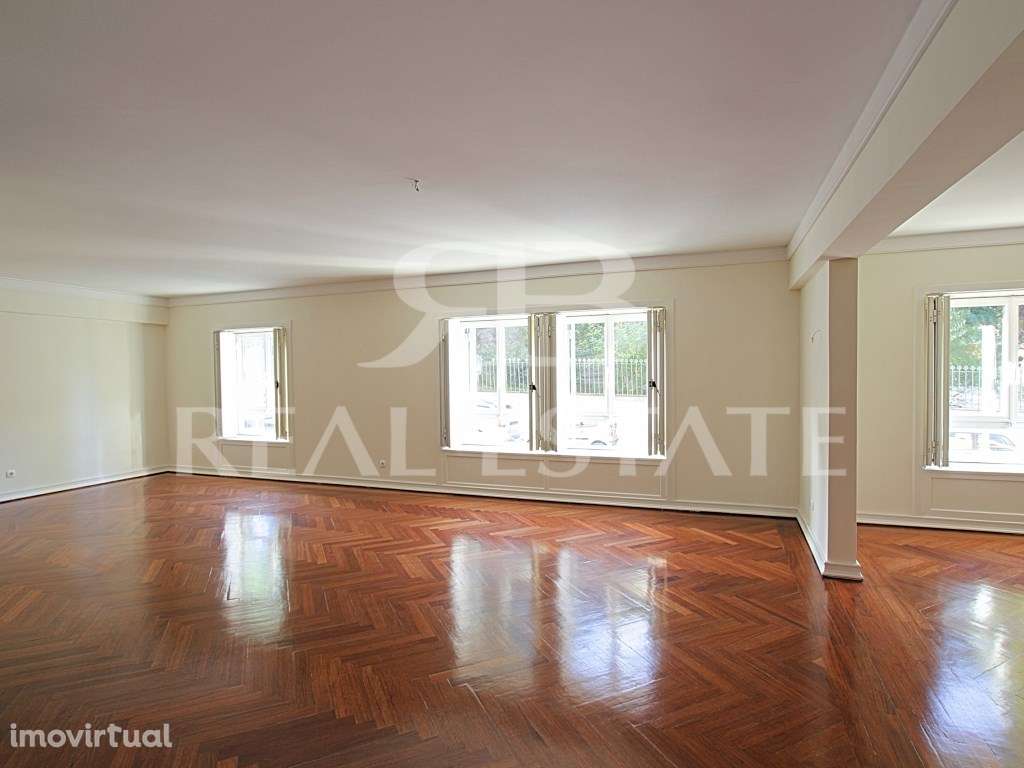 T5+1com TERRAÇO privado + PISCINA + 2 lugares de garagem + Estúdio/... - Grande imagem: 3/42