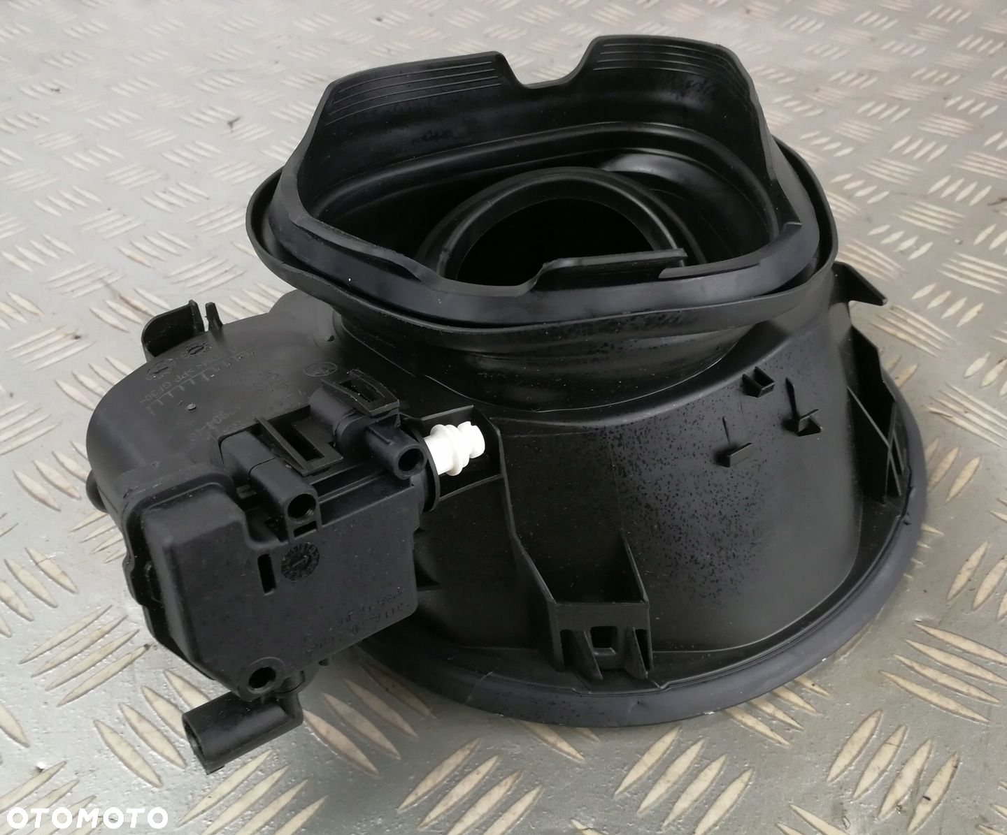 7434642 7409543 klapka wlewu paliwa pokrywka obudowa osłona BMW F20 F21 F22 - 9