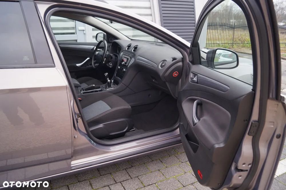 Ford Mondeo 1.6 TDCi Ambiente - 24