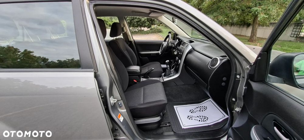 Suzuki Grand Vitara 2.0 Comfort + Family - 39