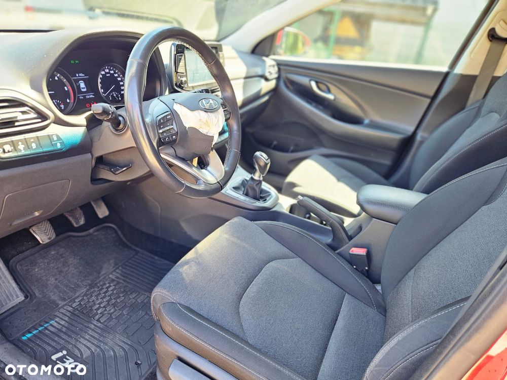 Hyundai i30 1.6 D Comfort - 24