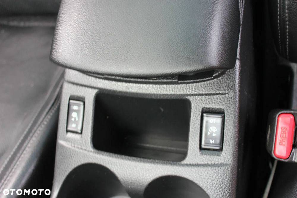 Nissan Qashqai 1.6 DCi Xtronic TEKNA - 29