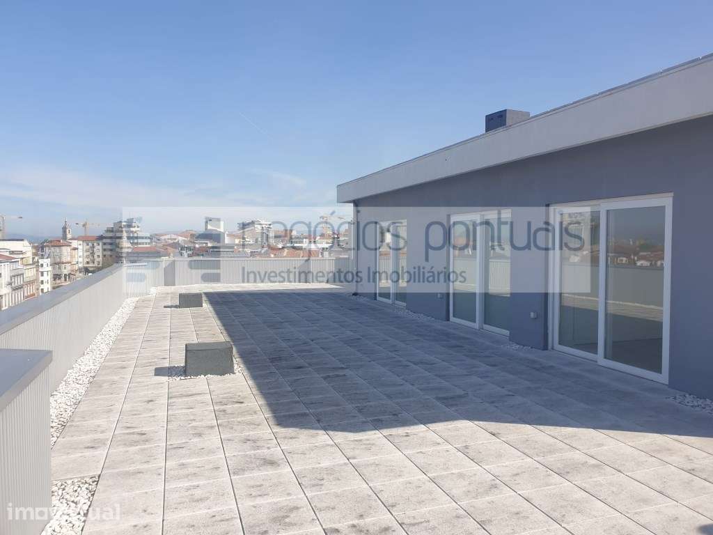 Apartamento T3 com terraço a toda a volta no centro da cidade - Grande imagem: 2/31