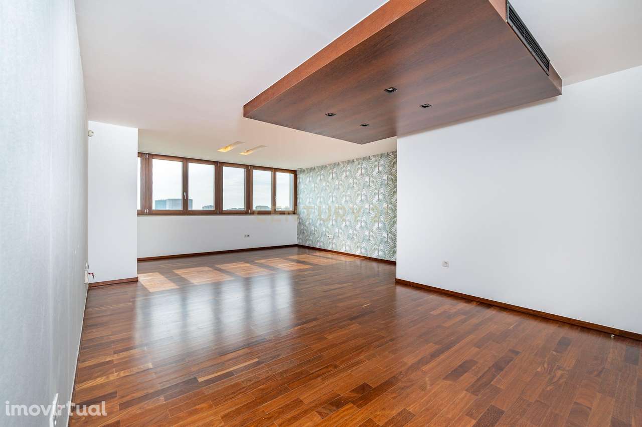 Apartamento T2 com piscina na cobertura, varandas e box na Urbanização - Grande imagem: 4/51