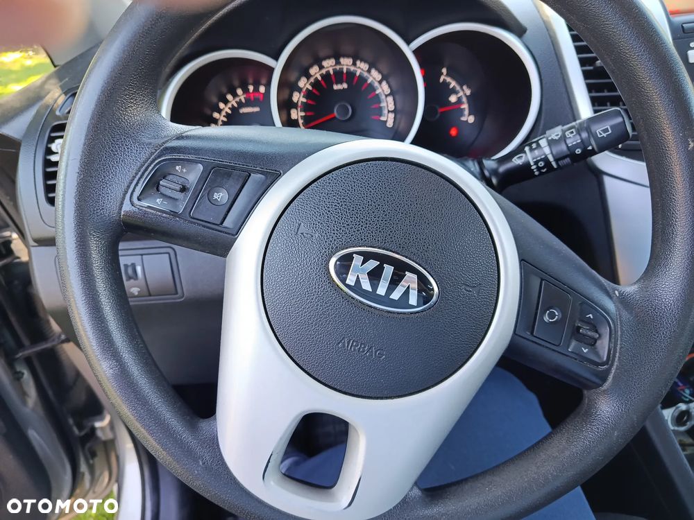 Kia Venga - 8