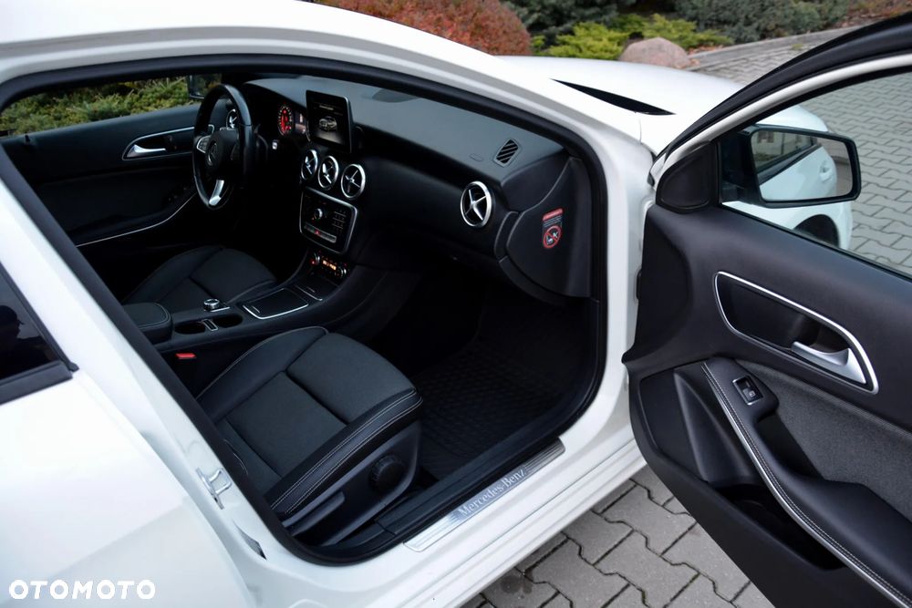 Mercedes-Benz Klasa A 180 7G-DCT - 29