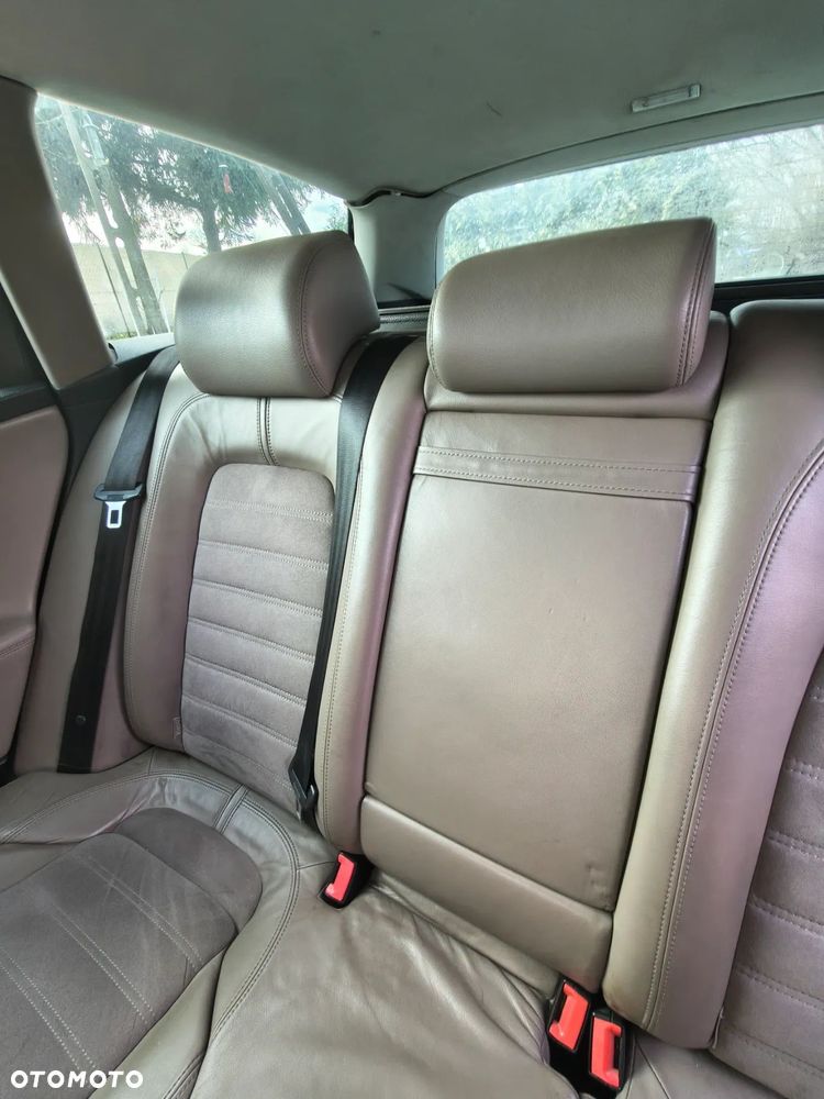 Volkswagen Passat Variant 2.0 TDI DPF 4Mot Highline - 16