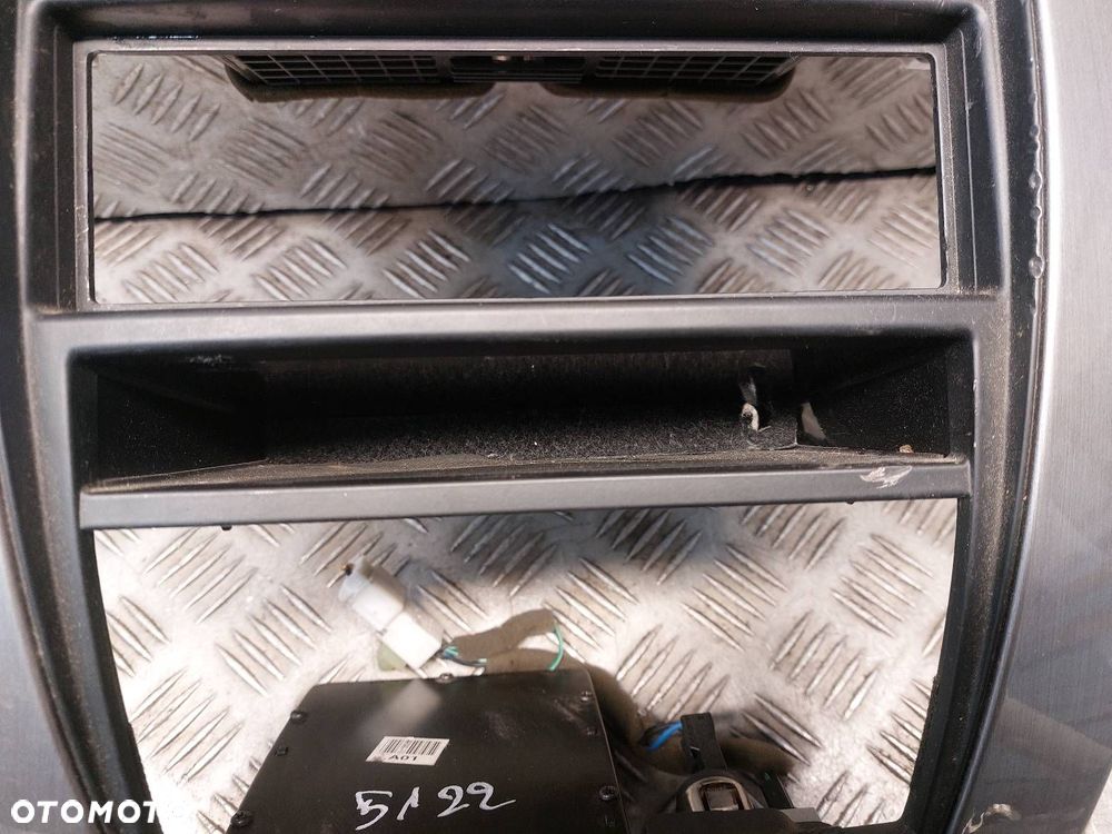 RAMKA KONSOLI ŚRODKOWEJ + LEWARKA BIEGÓW HYUNDAI TUCSON I 84651-2E000 - 8