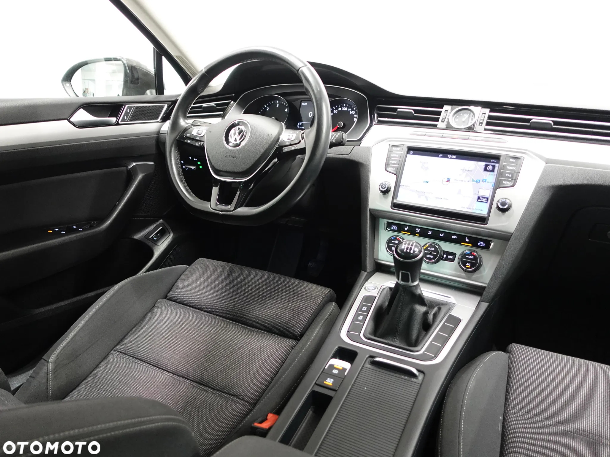 Volkswagen Passat 2.0 TDI BMT Comfortline - 34