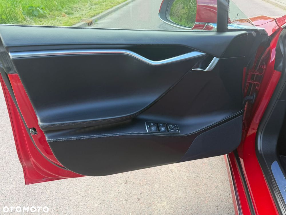 Tesla Model S - 21
