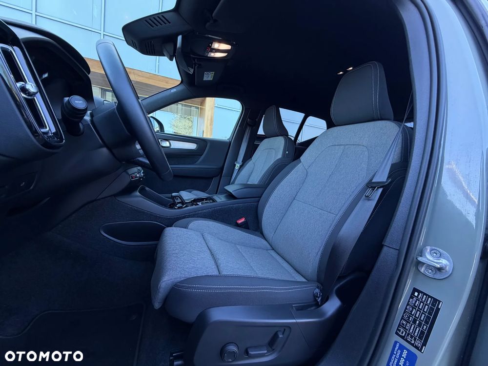 Volvo XC 40 B3 Plus Dark - 24