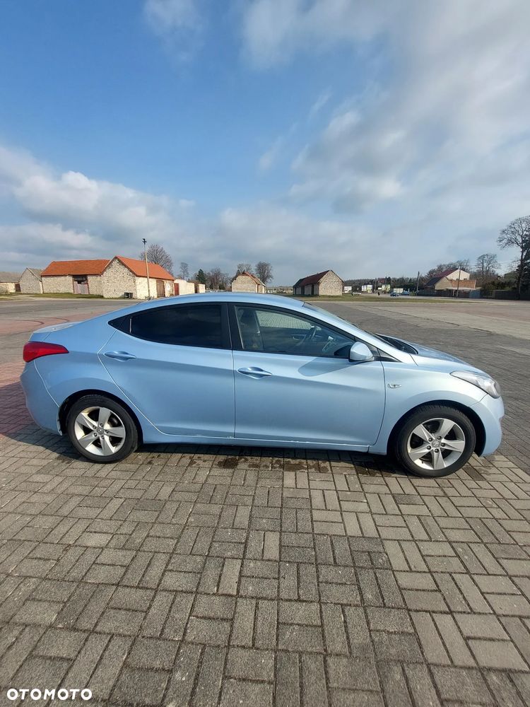 Hyundai Elantra 1.6 Classic + - 19