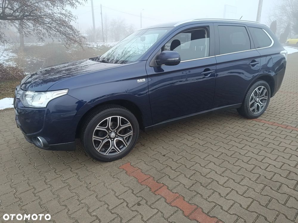 Mitsubishi Outlander 2.0 Invite + 2WD - 13
