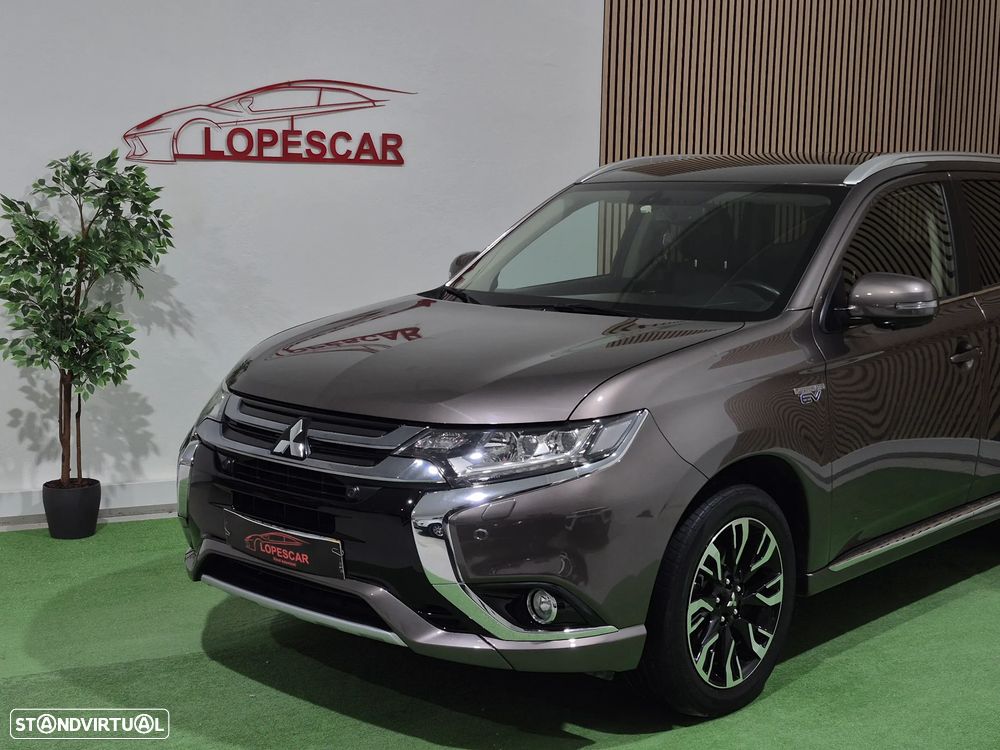 Mitsubishi Outlander 2.0 Instyle Navi - 2
