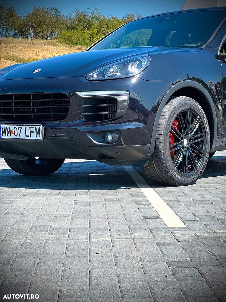 Porsche Cayenne 3.0 L - 7