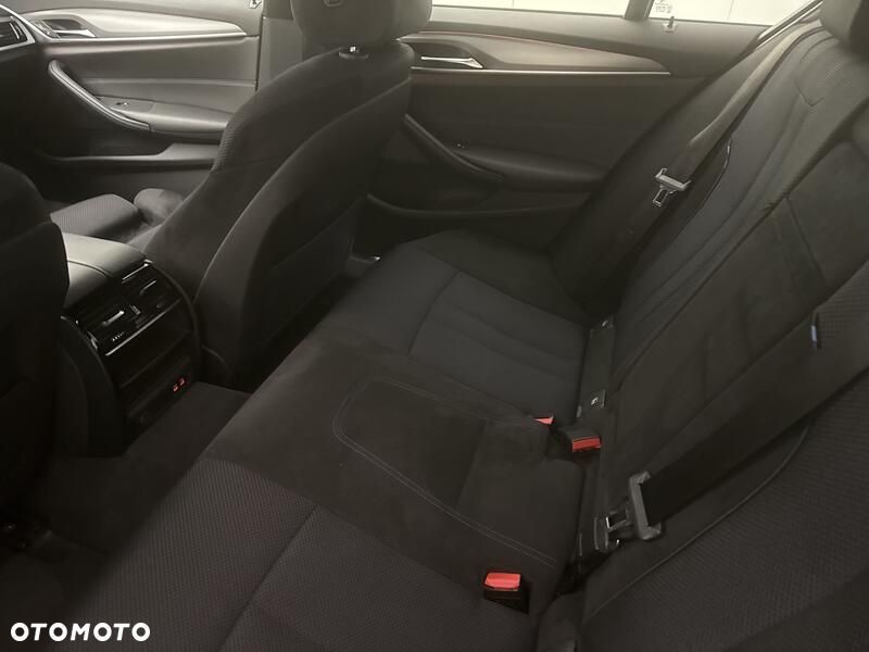 BMW Seria 5 530i GPF xDrive M Sport sport - 21