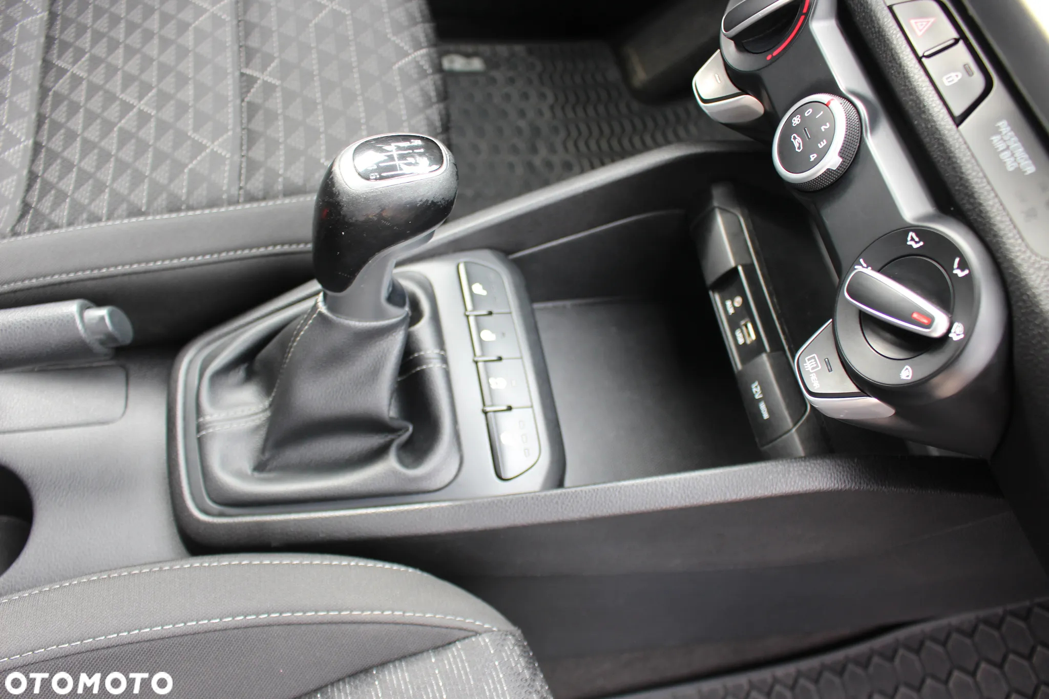 Kia Rio 1.4 crdi M - 18