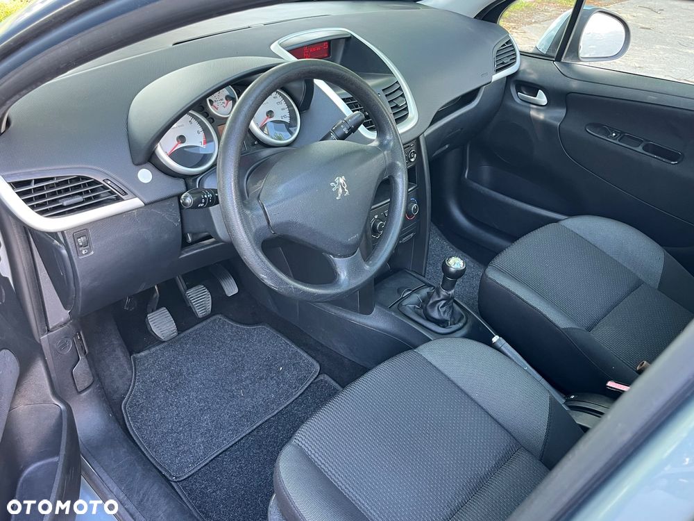 Peugeot 207 - 10