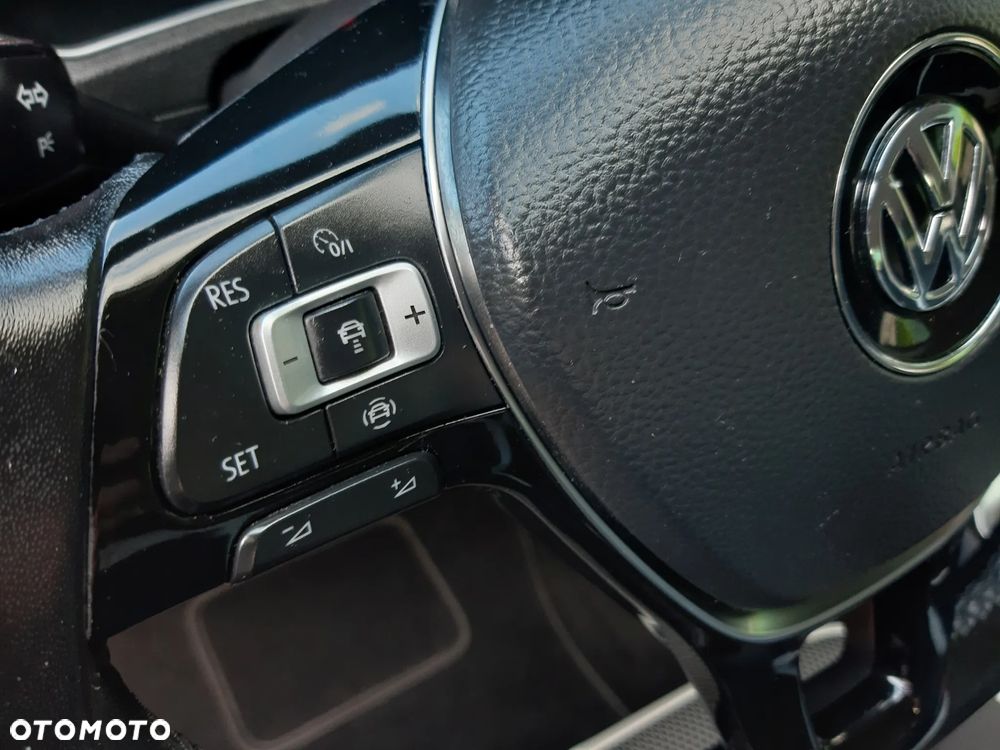 Volkswagen T-Roc - 19
