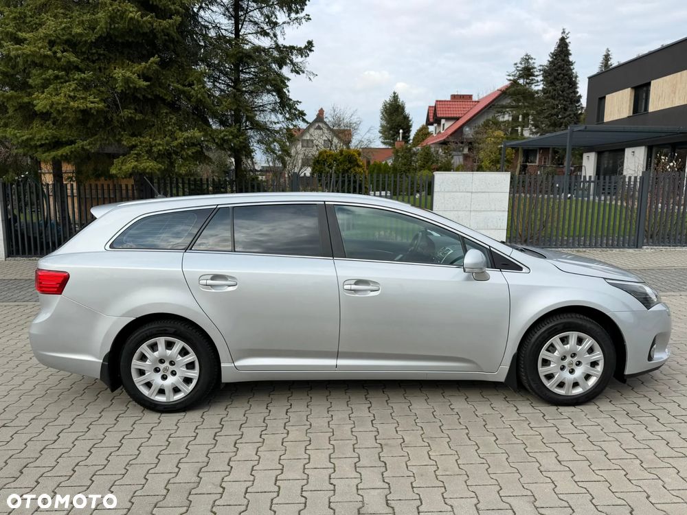 Toyota Avensis 1.8 Premium EU5 - 10
