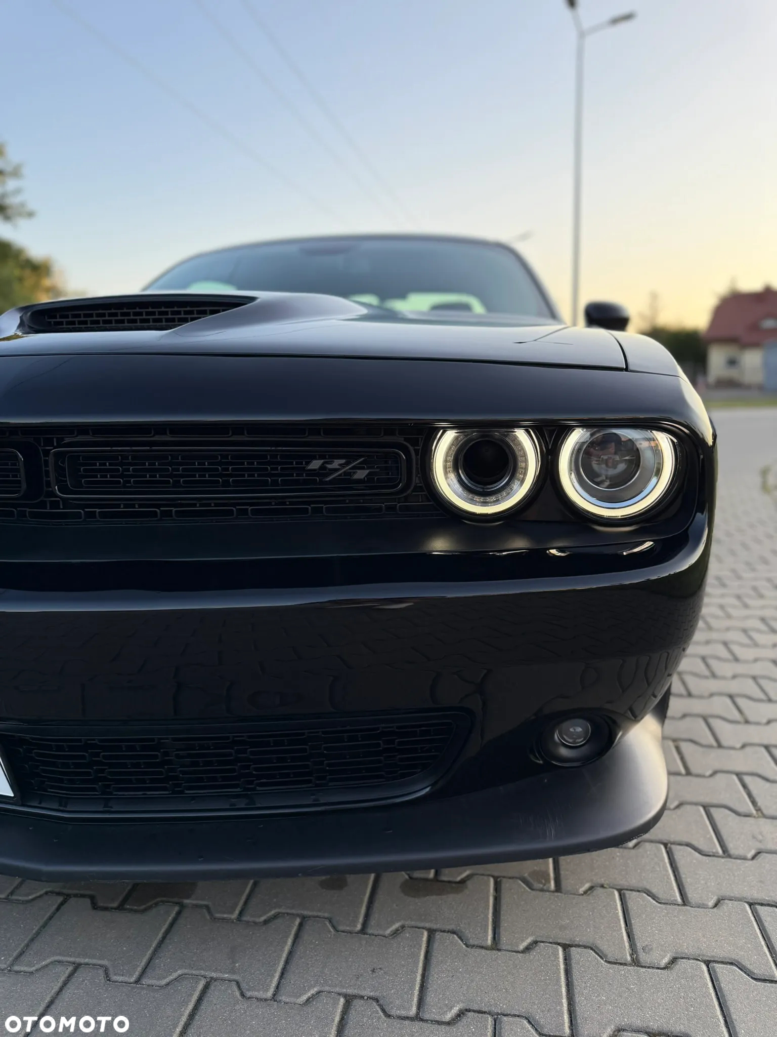 Dodge Challenger - 8