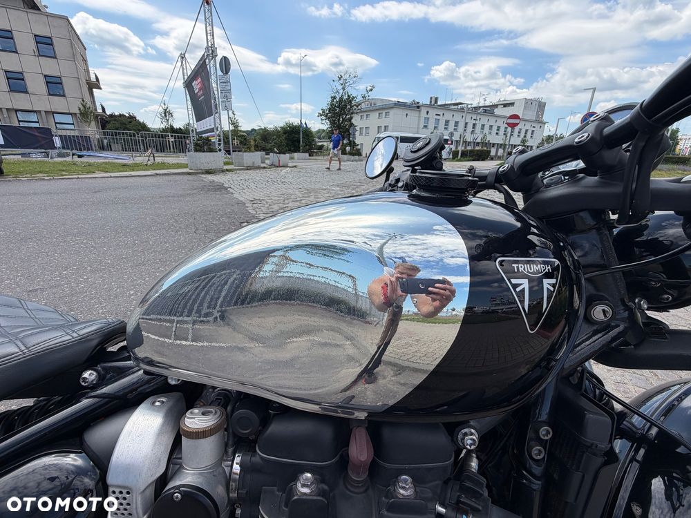 Triumph Bonneville Bobber - 10