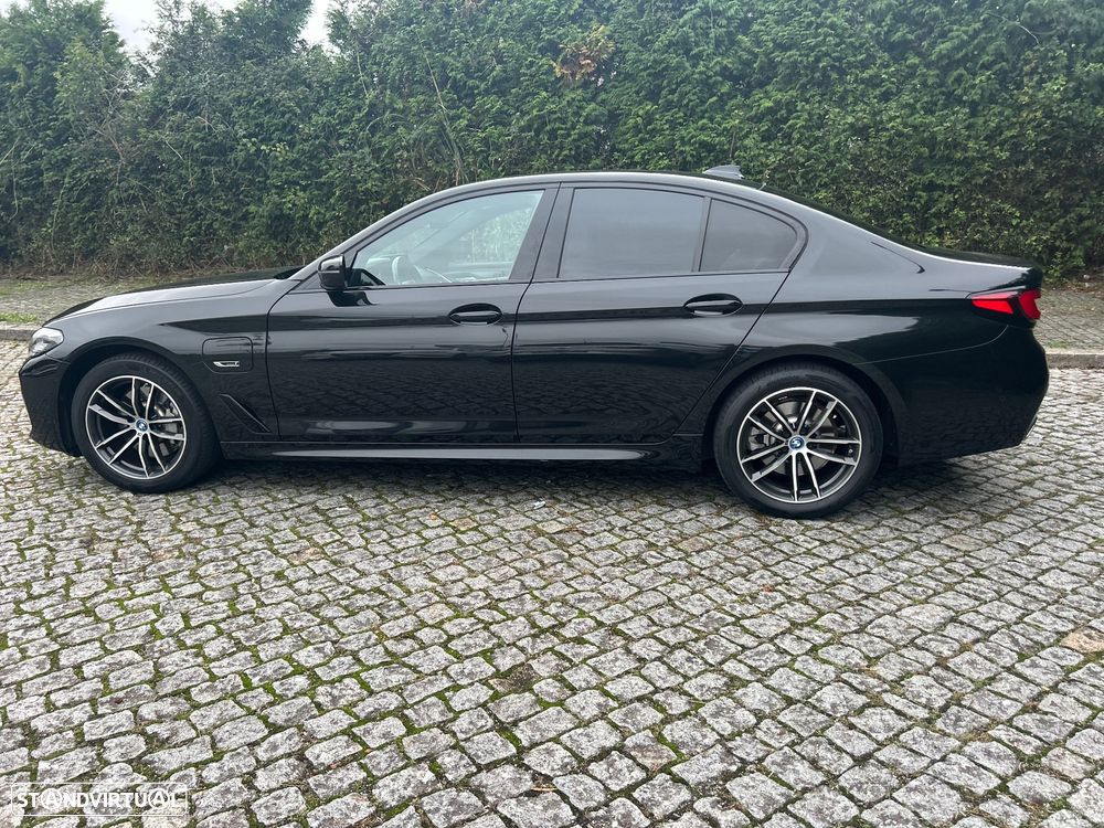 BMW 530 e Pack Desportivo M - 4