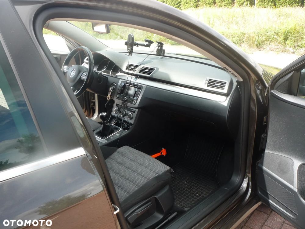 Volkswagen Passat 1.6 TDI Comfortline - 8