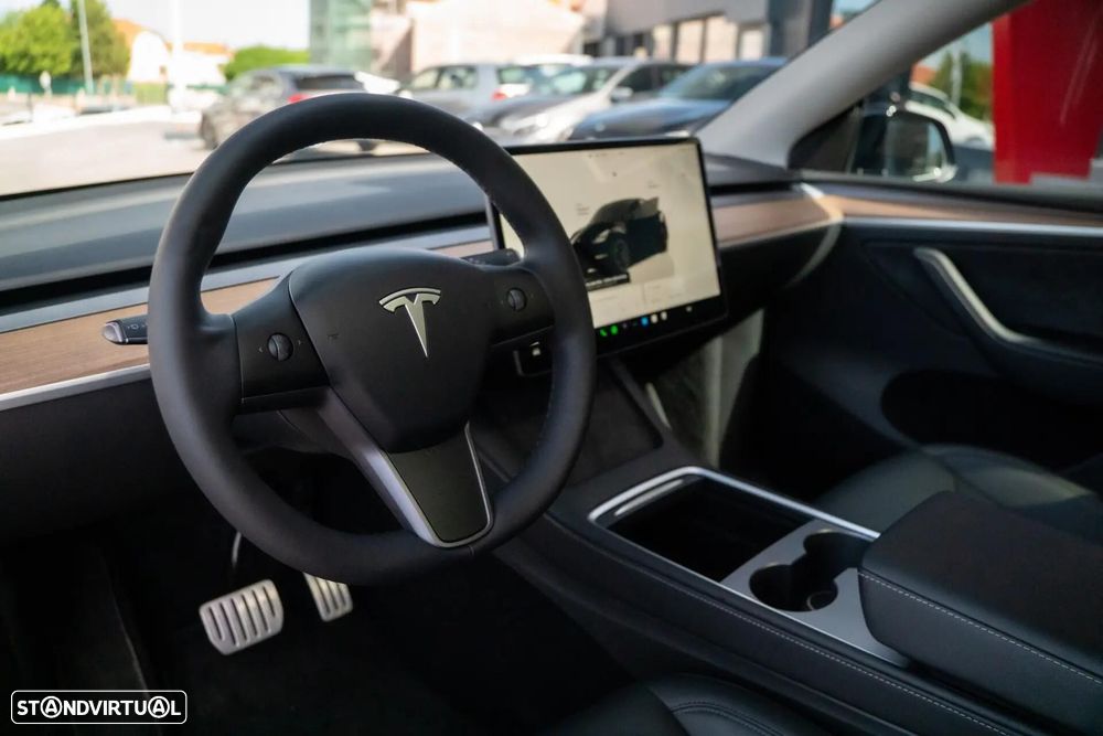 Tesla Model Y Performance Dual Motor AWD - 3