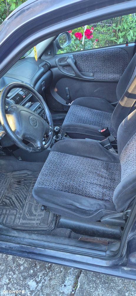 Opel Astra 1.6 16V 100 - 8