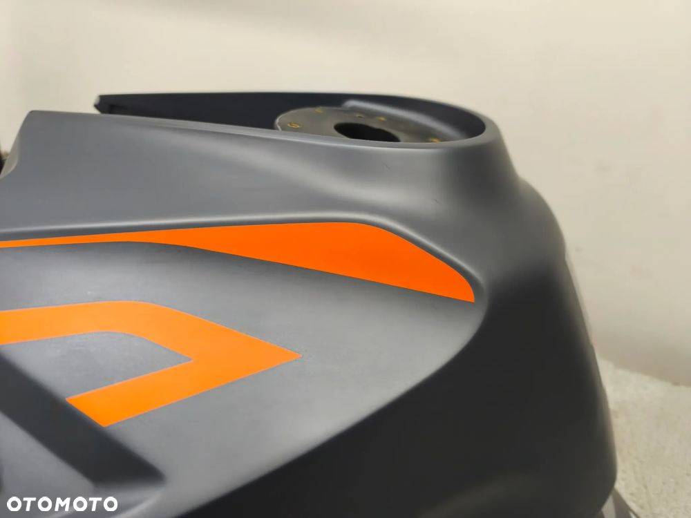 Bak, zbiornik paliwa KTM 1290 Super Duke GT - 24