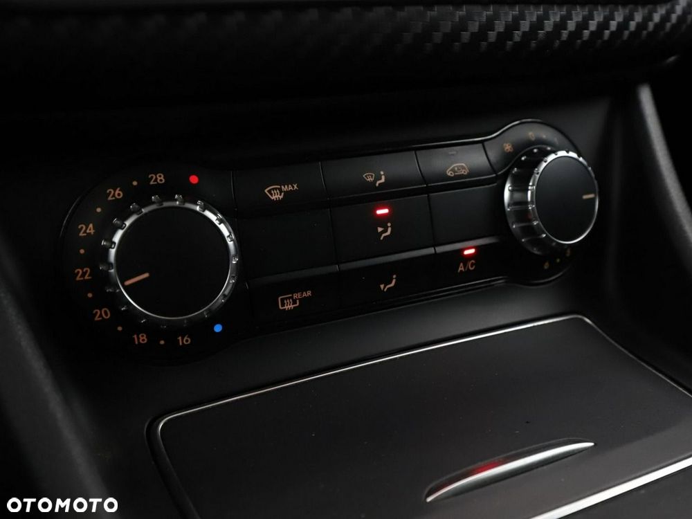 Mercedes-Benz GLA 180 - 28
