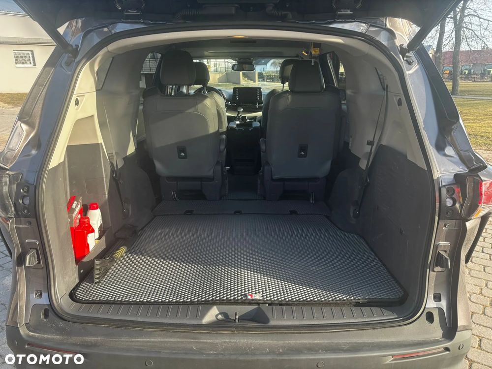 Toyota Sienna - 5