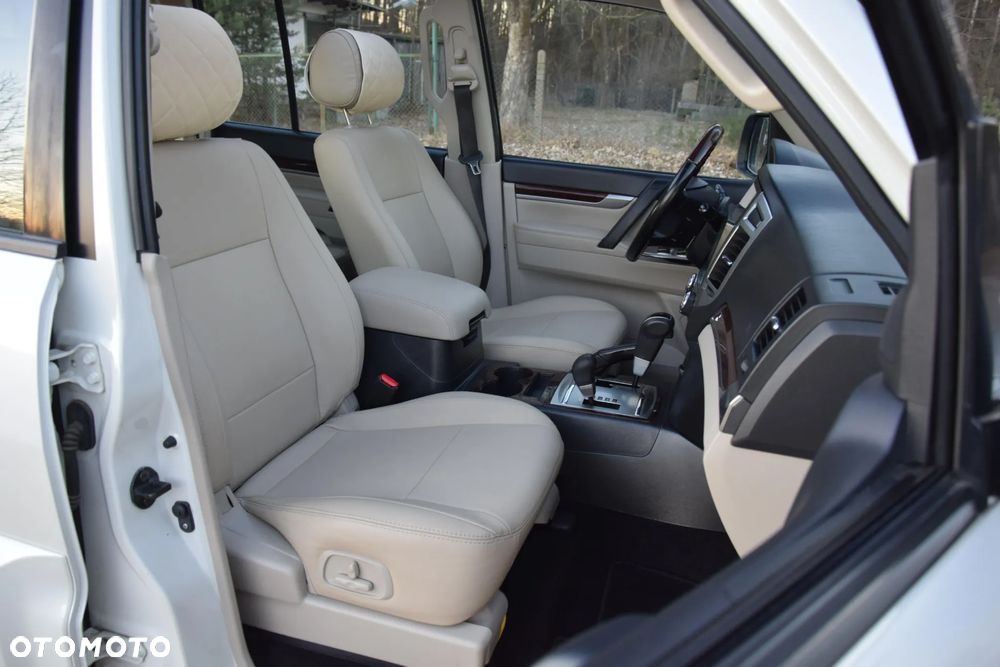 Mitsubishi Pajero - 8