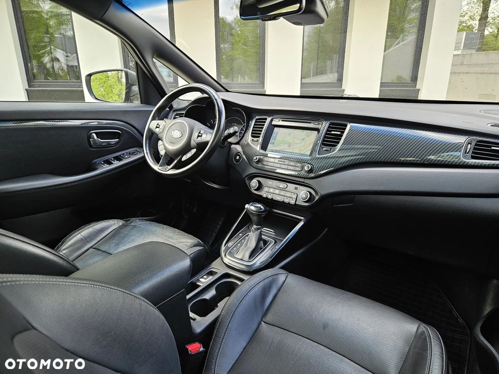 Kia Carens - 38